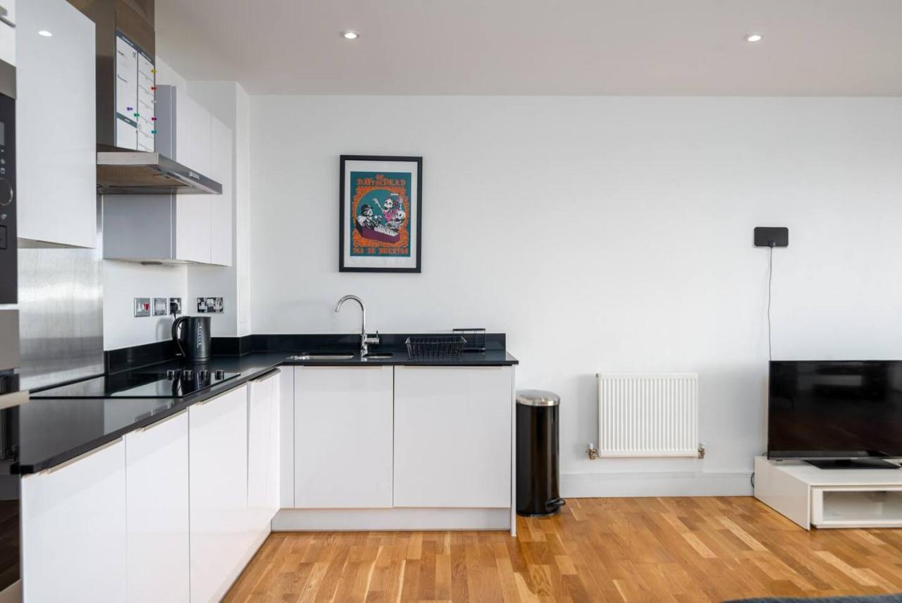 Stunning Riverside View Apartment, Near Canary Wharf & O2 London Exterior foto