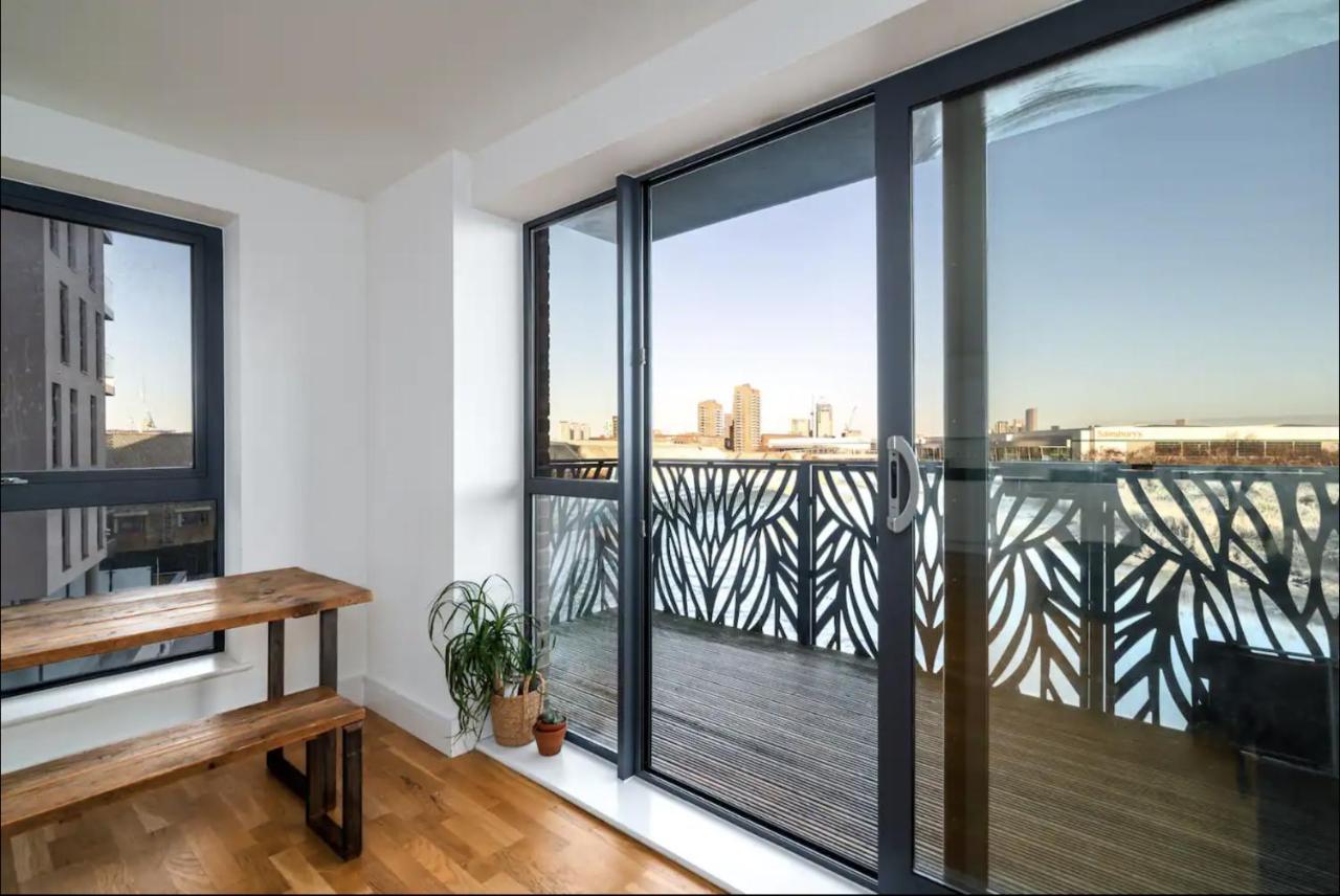 Stunning Riverside View Apartment, Near Canary Wharf & O2 London Exterior foto