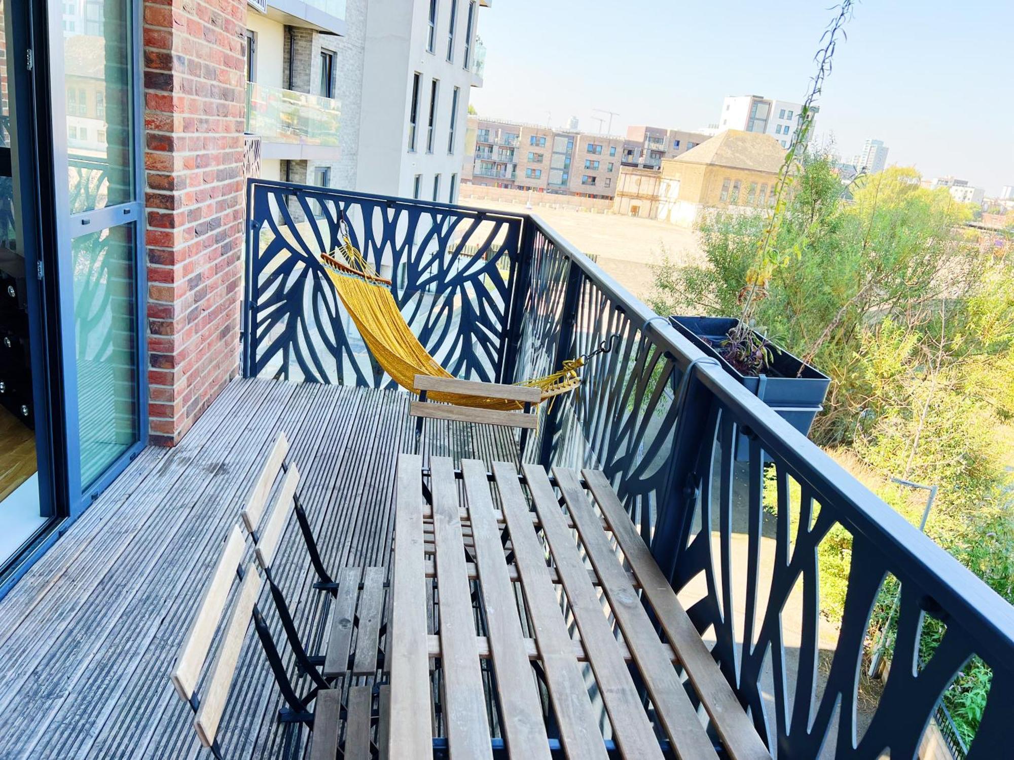Stunning Riverside View Apartment, Near Canary Wharf & O2 London Exterior foto